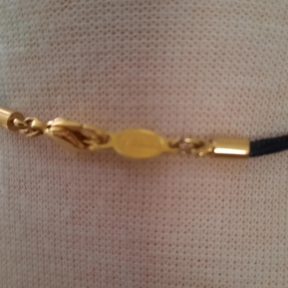 Napier Painted Medallion Black Rope Chain 22" - Picture 6 of 10